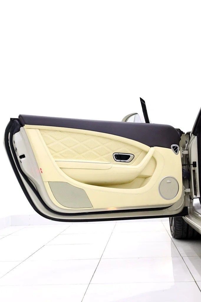 Подержанный Bentley Continental GT Speed II, 6.0 л, 2014 в Дубае от Al Faris Motors Бежевый цвет. Европейская | AUTO.AE