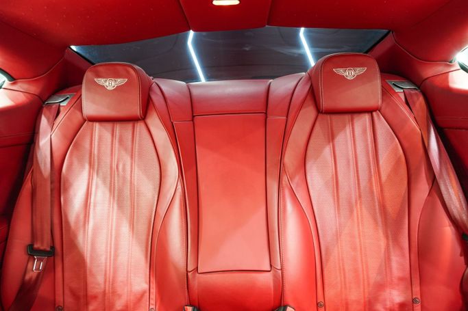 Подержанный Bentley Continental GT II, 4.0 л, 2014 в Дубае от Sanam Cars Белый цвет. GCC | AUTO.AE