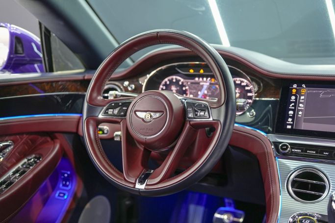 Подержанный Bentley Continental GT III, 6.0 л, 2020 в Дубае от Sanam Cars Синий цвет. GCC | AUTO.AE