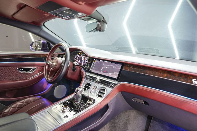 Подержанный Bentley Continental GT III, 6.0 л, 2020 в Дубае от Sanam Cars Синий цвет. GCC | AUTO.AE