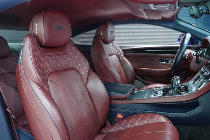 Подержанный Bentley Continental GT III, 6.0 л, 2020 в Дубае от Sanam Cars Синий цвет. GCC | AUTO.AE