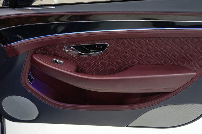 Подержанный Bentley Continental GT III, 6.0 л, 2020 в Дубае от Sanam Cars Синий цвет. GCC | AUTO.AE