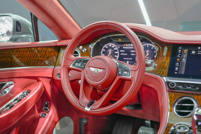 Подержанный Bentley Continental GT III, 6.0 л, 2020 в Дубае от Sanam Cars Серый цвет. GCC | AUTO.AE