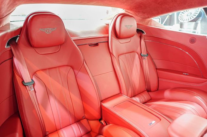 Подержанный Bentley Continental GT III, 6.0 л, 2020 в Дубае от Sanam Cars Серый цвет. GCC | AUTO.AE