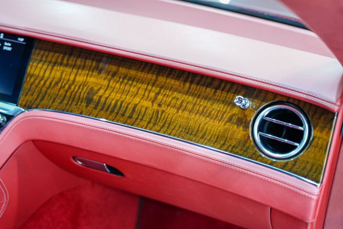 Подержанный Bentley Continental GT III, 6.0 л, 2020 в Дубае от Sanam Cars Серый цвет. GCC | AUTO.AE