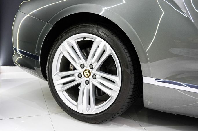 Подержанный Bentley Continental GT III, 6.0 л, 2020 в Дубае от Sanam Cars Серый цвет. GCC | AUTO.AE