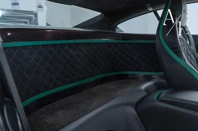 Подержанный Bentley Continental GT GT3-R II, 4.0 л, 2015 в Дубае от A1 Luxury Motors Белый цвет. GCC | AUTO.AE