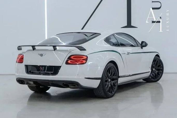 Подержанный Bentley Continental GT GT3-R II, 4.0 л, 2015 в Дубае от A1 Luxury Motors Белый цвет. GCC | AUTO.AE