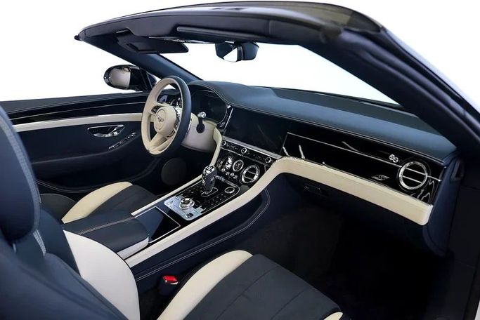 Подержанный Bentley Continental GT III, 4.0 л, 2023 в Дубае от Exotic Cars Белый цвет. Other | AUTO.AE