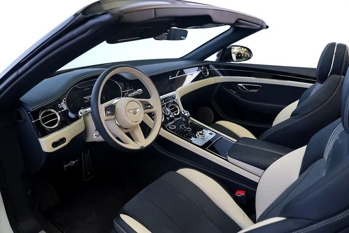 Подержанный Bentley Continental GT III, 4.0 л, 2023 в Дубае от Exotic Cars Белый цвет. Other | AUTO.AE