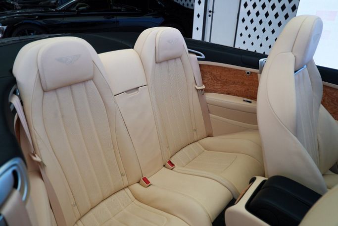 مستعملة Bentley Continental GT شد الوجه الثاني, 6.0 l, 2015 في في دبي من Exotic Cars، اللون رمادي. أخرى | AUTO.AE