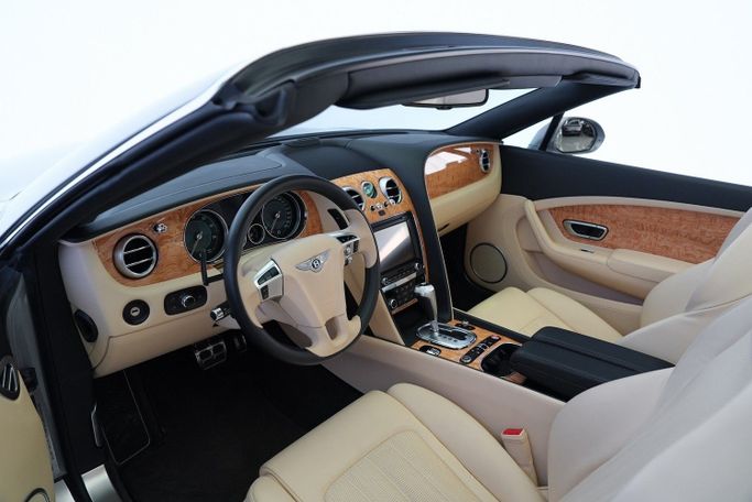 مستعملة Bentley Continental GT شد الوجه الثاني, 6.0 l, 2015 في في دبي من Exotic Cars، اللون رمادي. أخرى | AUTO.AE
