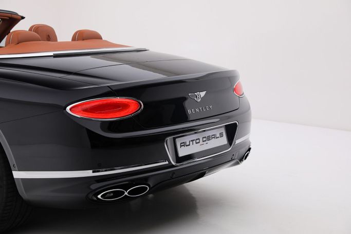 Подержанный Bentley Continental GT III, 4.0 л, 2023 в Дубае от AUTO DEALS Черный цвет. Европейская | AUTO.AE