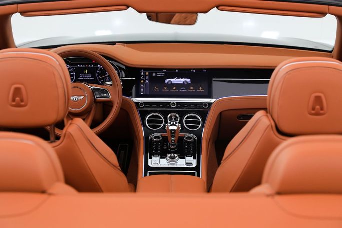 Подержанный Bentley Continental GT III, 4.0 л, 2023 в Дубае от AUTO DEALS Черный цвет. Европейская | AUTO.AE