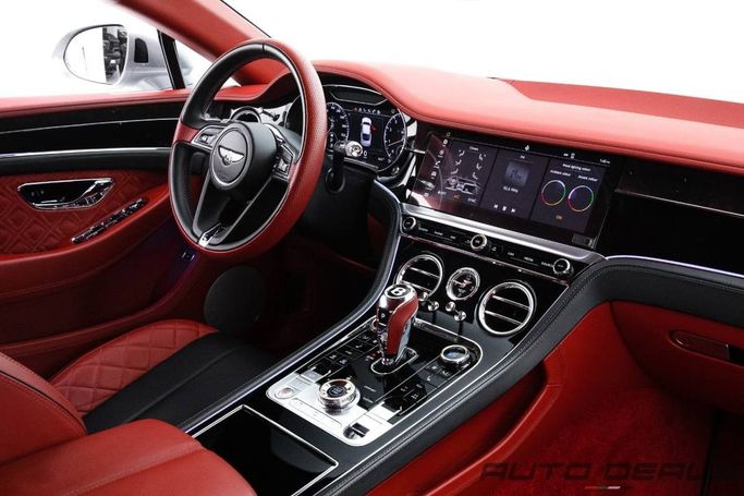 Подержанный Bentley Continental GT III, 6.0 л, 2019 в Дубае от AUTO DEALS Серебристый цвет. GCC | AUTO.AE