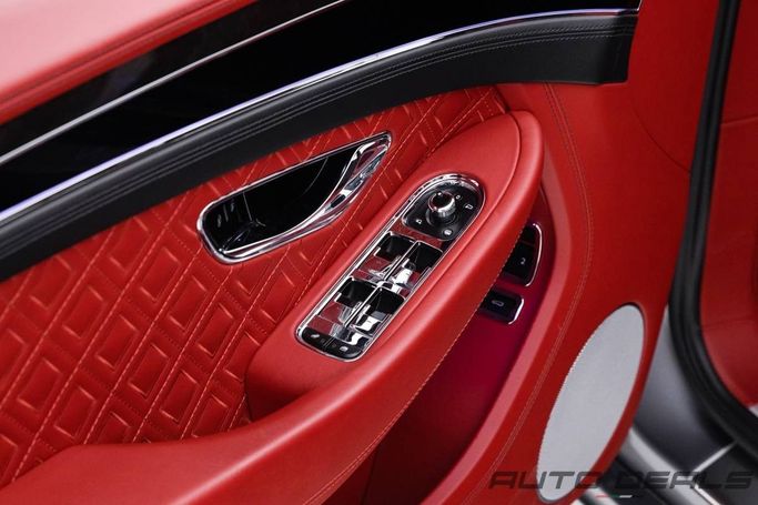 Подержанный Bentley Continental GT III, 6.0 л, 2019 в Дубае от AUTO DEALS Серебристый цвет. GCC | AUTO.AE