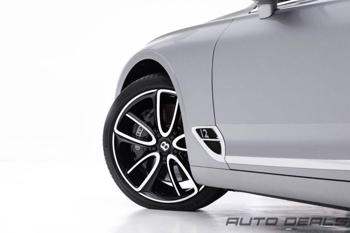Подержанный Bentley Continental GT III, 6.0 л, 2019 в Дубае от AUTO DEALS Серебристый цвет. GCC | AUTO.AE