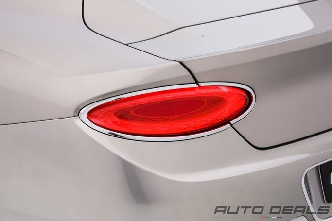 Подержанный Bentley Continental GT III, 6.0 л, 2019 в Дубае от AUTO DEALS Серебристый цвет. GCC | AUTO.AE
