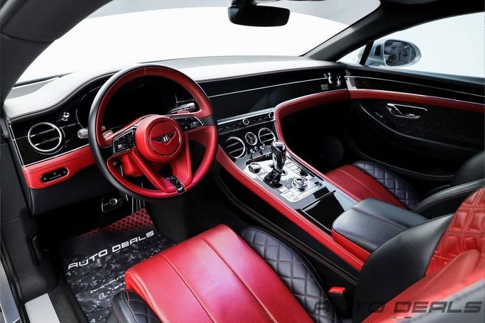 Подержанный Bentley Continental GT III, 6.0 л, 2019 в Дубае от AUTO DEALS Серебристый цвет. GCC | AUTO.AE