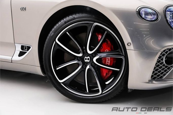 Подержанный Bentley Continental GT III, 6.0 л, 2019 в Дубае от AUTO DEALS Серебристый цвет. GCC | AUTO.AE