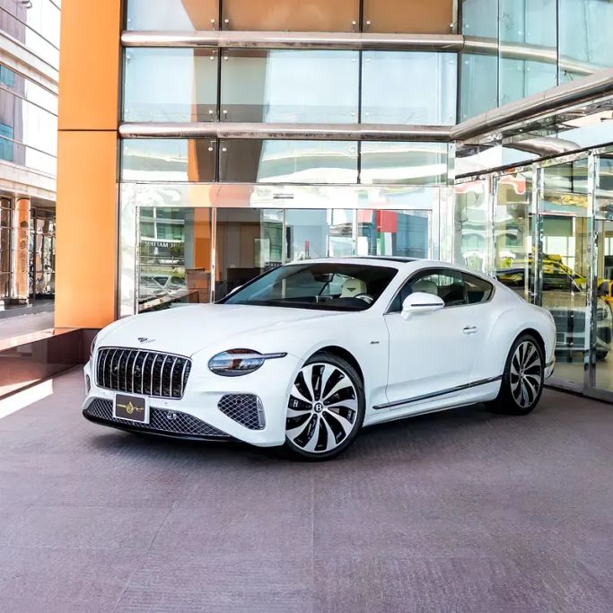 Подержанный Bentley Continental GT IV, 4.0 л, 2026 в Дубае от Q Motors Белый цвет.  | AUTO.AE | Объявление #263619