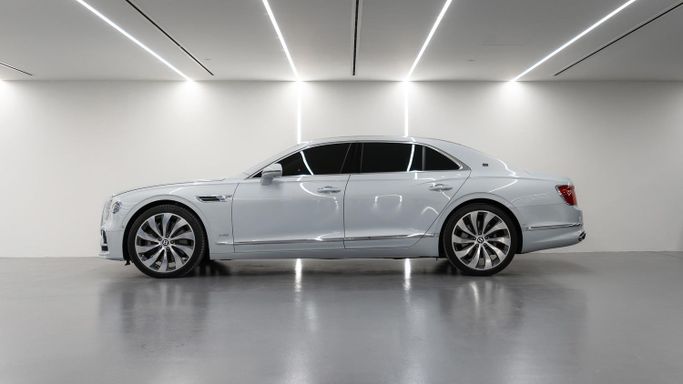 Bentley Flying Spur III, 2020 business sedan for rent in Dubai by POF RENTAL, silver color | AUTO.AE