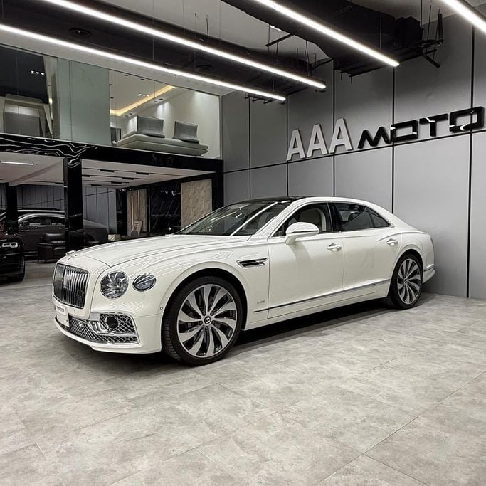 Used Bentley Flying Spur III, 6.0 l, 2021 in Dubai by AAA Motors, White color. Other | AUTO.AE