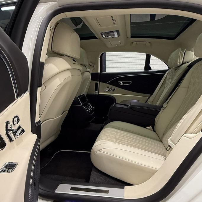 Used Bentley Flying Spur III, 6.0 l, 2021 in Dubai by AAA Motors, White color. Other | AUTO.AE