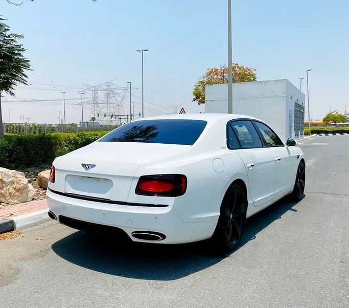 Used Bentley Flying Spur II, 6.0 l, 2018 in Dubai by Formula Motors, White color. Japanese Specs | AUTO.AE