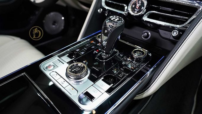 Новый Bentley Flying Spur III, 6.0 л, 2023 в Дубае от Dourado Luxury Car Черный цвет. Европейская | AUTO.AE