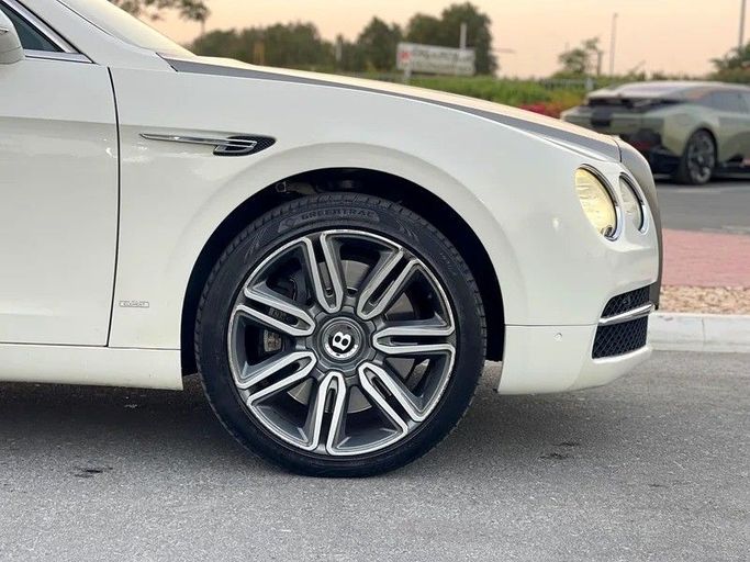 Used Bentley Flying Spur II, 6.0 l, 2016 in Dubai by 66 Motors, White color. GCC Specs | AUTO.AE