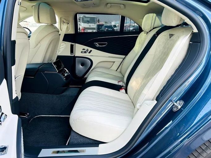 Подержанный Bentley Flying Spur III, 6.0 л, 2020 в Дубае от Mirza Automobile FZE Голубой цвет. Японская | AUTO.AE