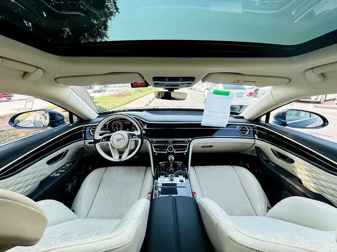 Подержанный Bentley Flying Spur III, 6.0 л, 2020 в Дубае от Mirza Automobile FZE Голубой цвет. Японская | AUTO.AE