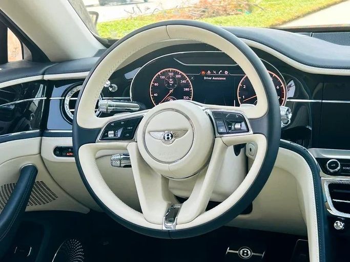 Подержанный Bentley Flying Spur III, 6.0 л, 2020 в Дубае от Mirza Automobile FZE Голубой цвет. Японская | AUTO.AE