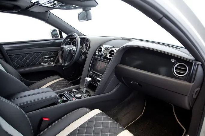 Used Bentley Flying Spur II, 6.0 l, 2018 in Dubai by Exotic Cars, White color. Other | AUTO.AE