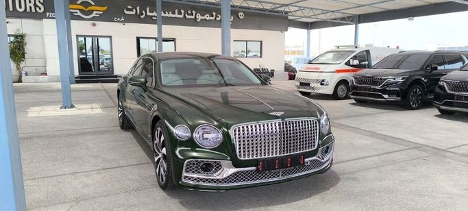 Подержанный Bentley Flying Spur III, 6.0 л, 2023 в Дубае от Bin Dalmouk Motors FZCO Зеленый цвет. Европейская | AUTO.AE