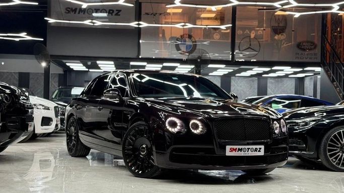 مستعملة Bentley Flying Spur ثانياً, 4.0 l, 2015 في في دبي من SM MOTORZ، اللون أسود. مواصفات الخليج | AUTO.AE | إعلان #247370