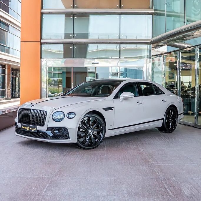مستعملة Bentley Flying Spur ثالثاً, 2.9 l, 2023 في في الإمارات, دبي من Q Motors، اللون رمادي. المواصفات الأوروبية | AUTO.AE | إعلان #282494