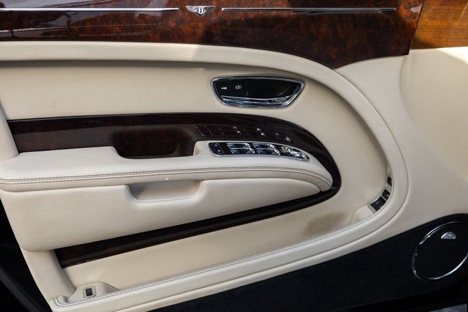 Used Bentley Mulsanne II, 6.8 l, 2016 in Dubai by Linda Cars, Black color. GCC Specs | AUTO.AE