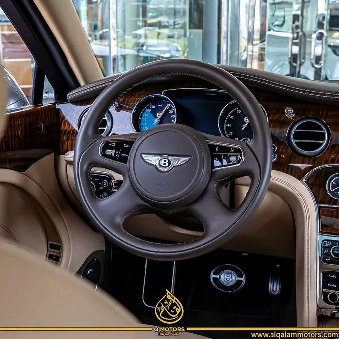 Подержанный Bentley Mulsanne II Рестайлинг, 6.8 л, 2018 в Дубае от Q Motors Серебристый цвет. GCC | AUTO.AE