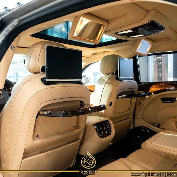 Подержанный Bentley Mulsanne II Рестайлинг, 6.8 л, 2018 в Дубае от Q Motors Серебристый цвет. GCC | AUTO.AE