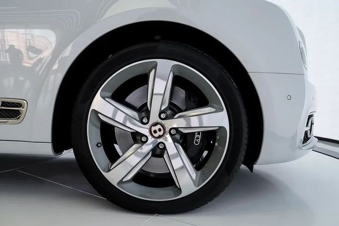 Used Bentley Mulsanne Speed II Facelift, 6.8 l, 2020 in Dubai by Exotic Cars, White color. Japanese Specs | AUTO.AE