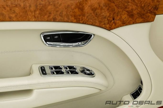 Подержанный Bentley Mulsanne II, 6.8 л, 2011 в Дубае от AUTO DEALS Белый цвет. GCC | AUTO.AE