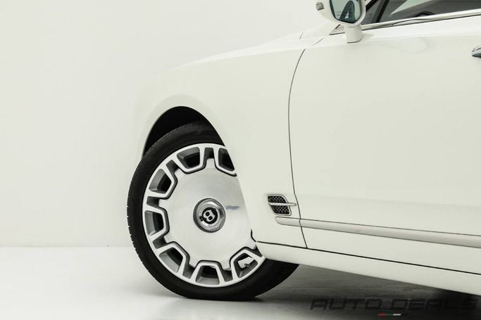 Подержанный Bentley Mulsanne II, 6.8 л, 2011 в Дубае от AUTO DEALS Белый цвет. GCC | AUTO.AE