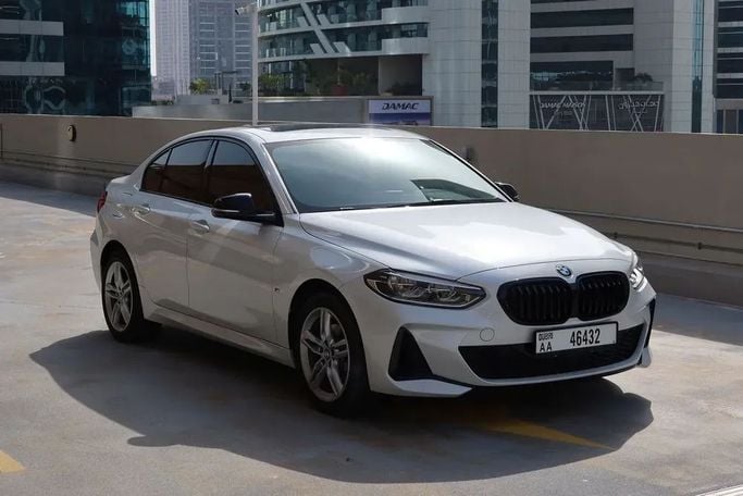BMW 1 Series 120i III (F52) Рестайлинг, 2024 седан  класса в Дубае от Alligator Car Rental белый цвет | AUTO.AE