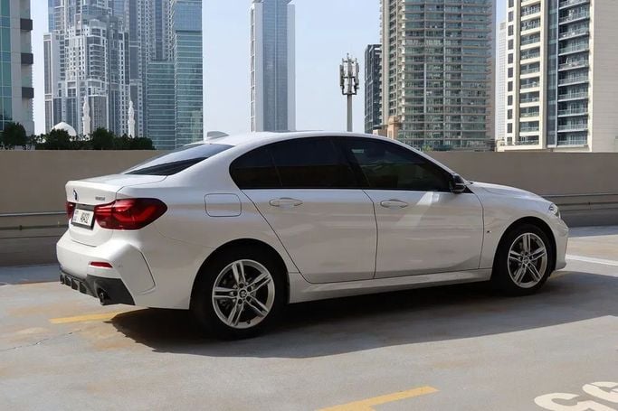 BMW 1 Series 120i III (F52) Рестайлинг, 2024 седан  класса в Дубае от Alligator Car Rental белый цвет | AUTO.AE