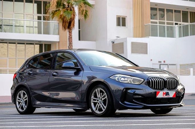 Подержанный BMW 1 Series 118i III (F52) Рестайлинг, 1.5 л, 2020 в Дубае от MBA Motors Серый цвет. Европейская | AUTO.AE