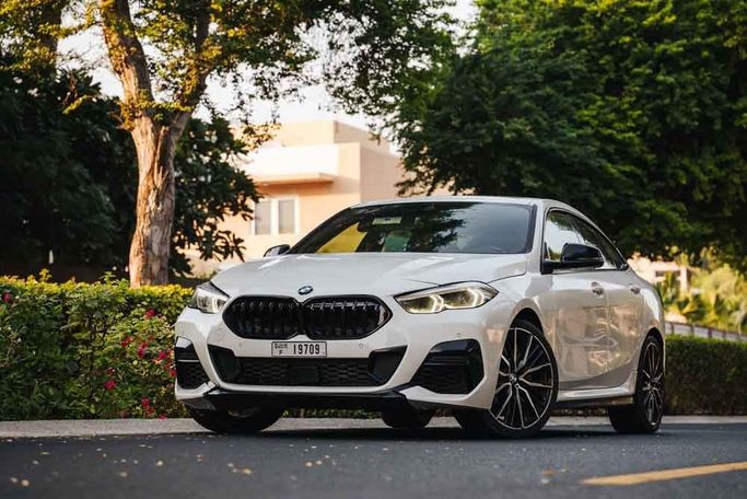 BMW 2 Series M235i xDrive F44, 2023 седан gran coupe  класса в Дубае от Kleemol Car Rental Dubai белый цвет | AUTO.AE | Объявление #1969