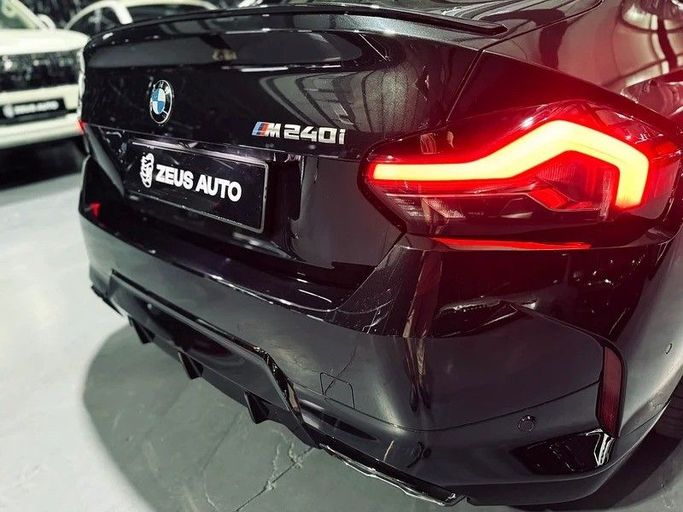 Подержанный BMW 2 Series M240i G42 Рестайлинг, 3.0 л, 2024 в Дубае от Zeus Motors Черный цвет. GCC | AUTO.AE