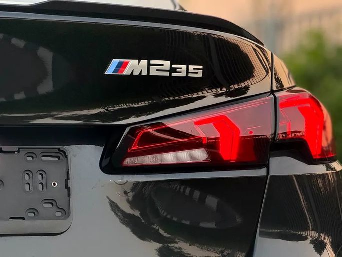 Подержанный BMW 2 Series M235i xDrive F74/78, 2.0 л, 2025 в ОАЭ, Дубай от Global Network Motors  Черный цвет. Корейская | AUTO.AE | Объявление #294590 — фото 11 из 16